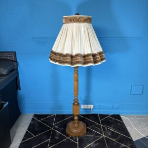 Stojací lampa dub.