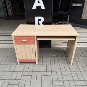 Psací stůl oranž.
