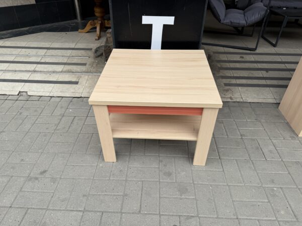 Konferenční stolek oranž.