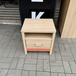 Noční stolek oranž.