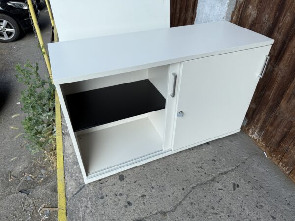 Skříňka s posuv. dveřmi - Image 5