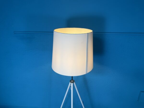 Stojací lampa bílá - Image 4