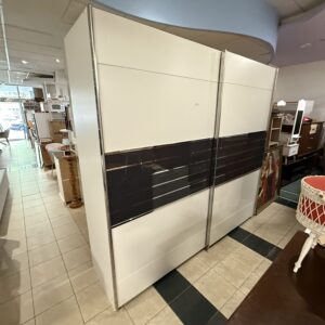 Šatní skříň s posuvnými dveřmi 230 cm