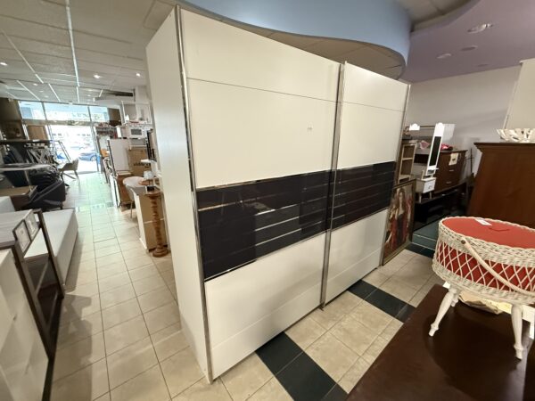 Šatní skříň s posuvnými dveřmi 230 cm