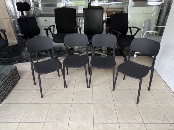 Židle plast. 4 kusy KOMPLET NOVÝ 2. jakost