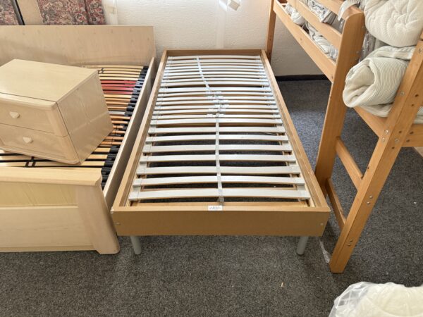 Postel 90x200 vč. roštu