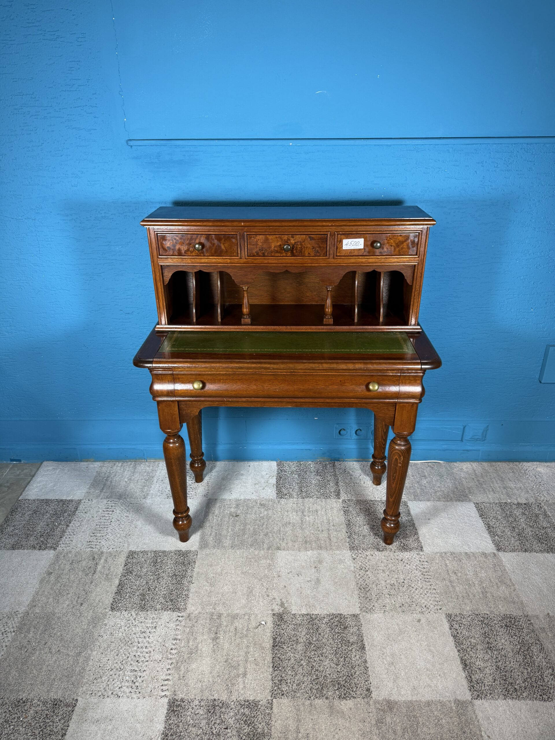 Starožitný psací stůl