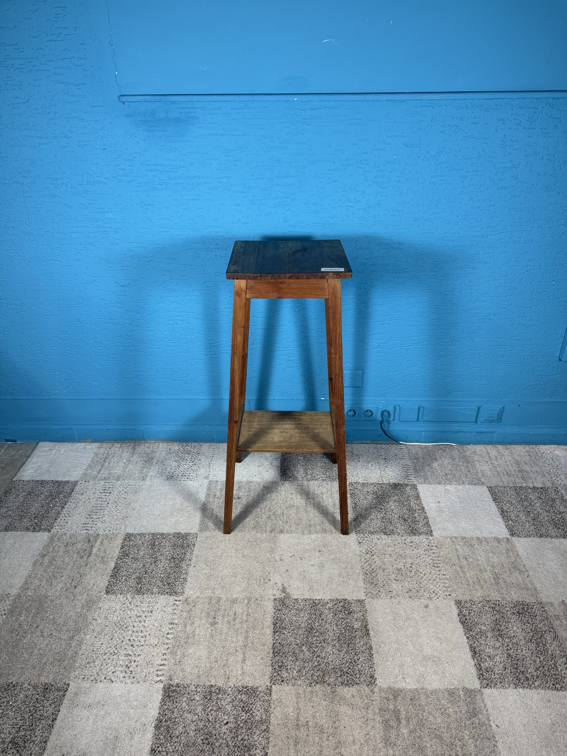 Květinový stolek starožitný