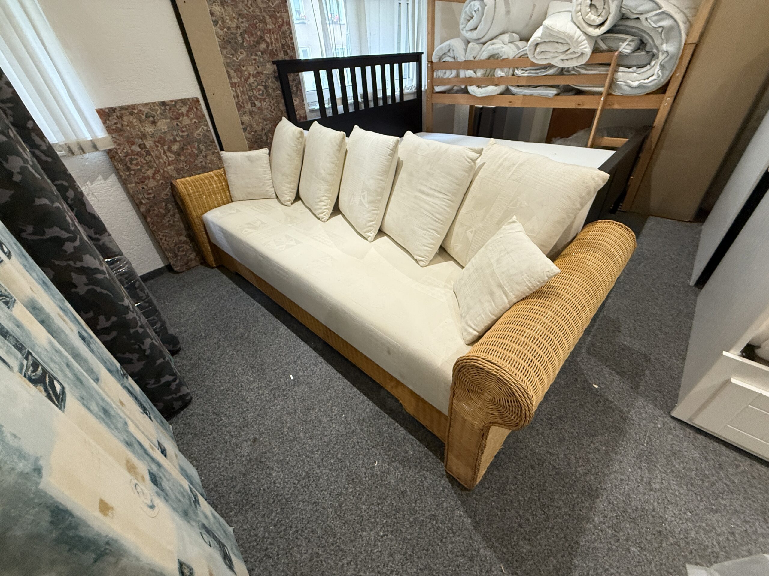 Rozkládací sedačka s úl. prostorem ratan