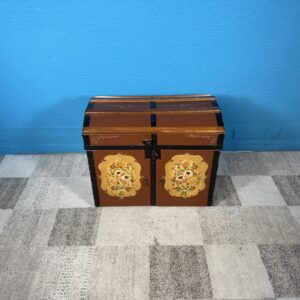 Dřevěná malovaná truhla vintage