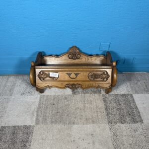 Nástěnná police Louis XV vyřez. ořechové dřevo