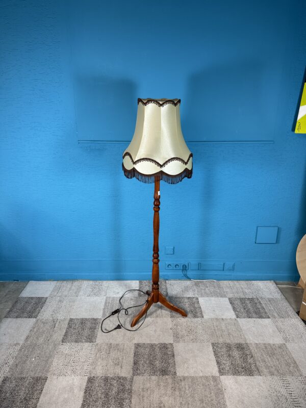 Stojací lampa