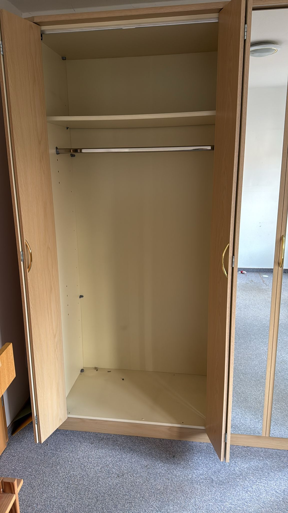 Šatní skříň 6 dveř. lámací dveře - Obrázek 5