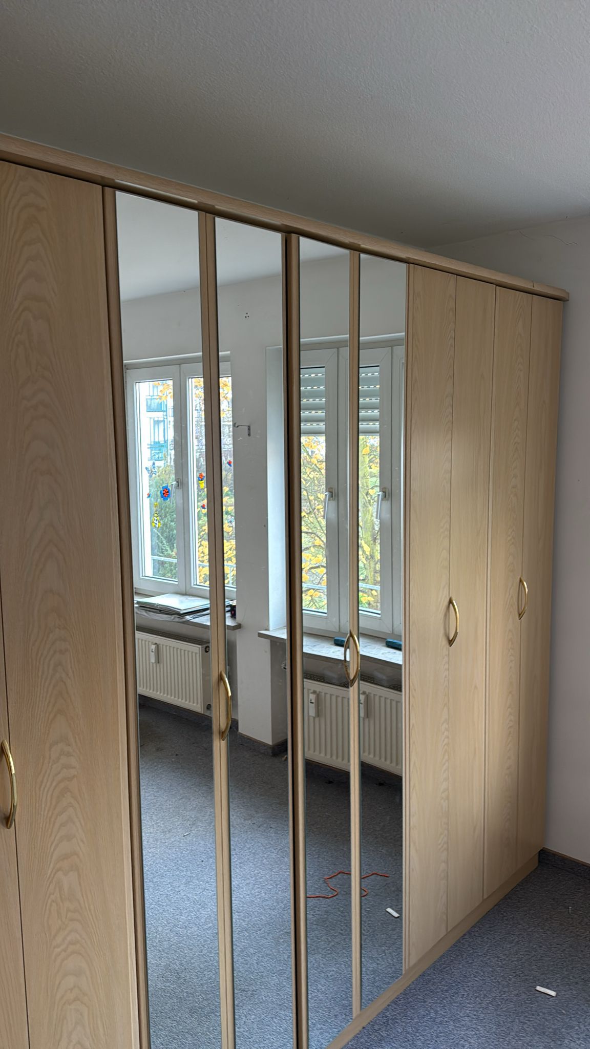 Šatní skříň 6 dveř. lámací dveře