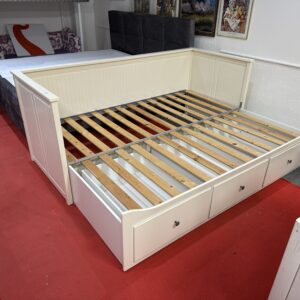 Rozkládací postel IKEA Hemnes s šuplíky