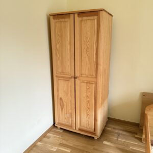 Skříň 2 dveř. bor masiv