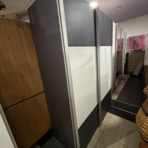 Skříň s posuvnými dveřmi 150 cm