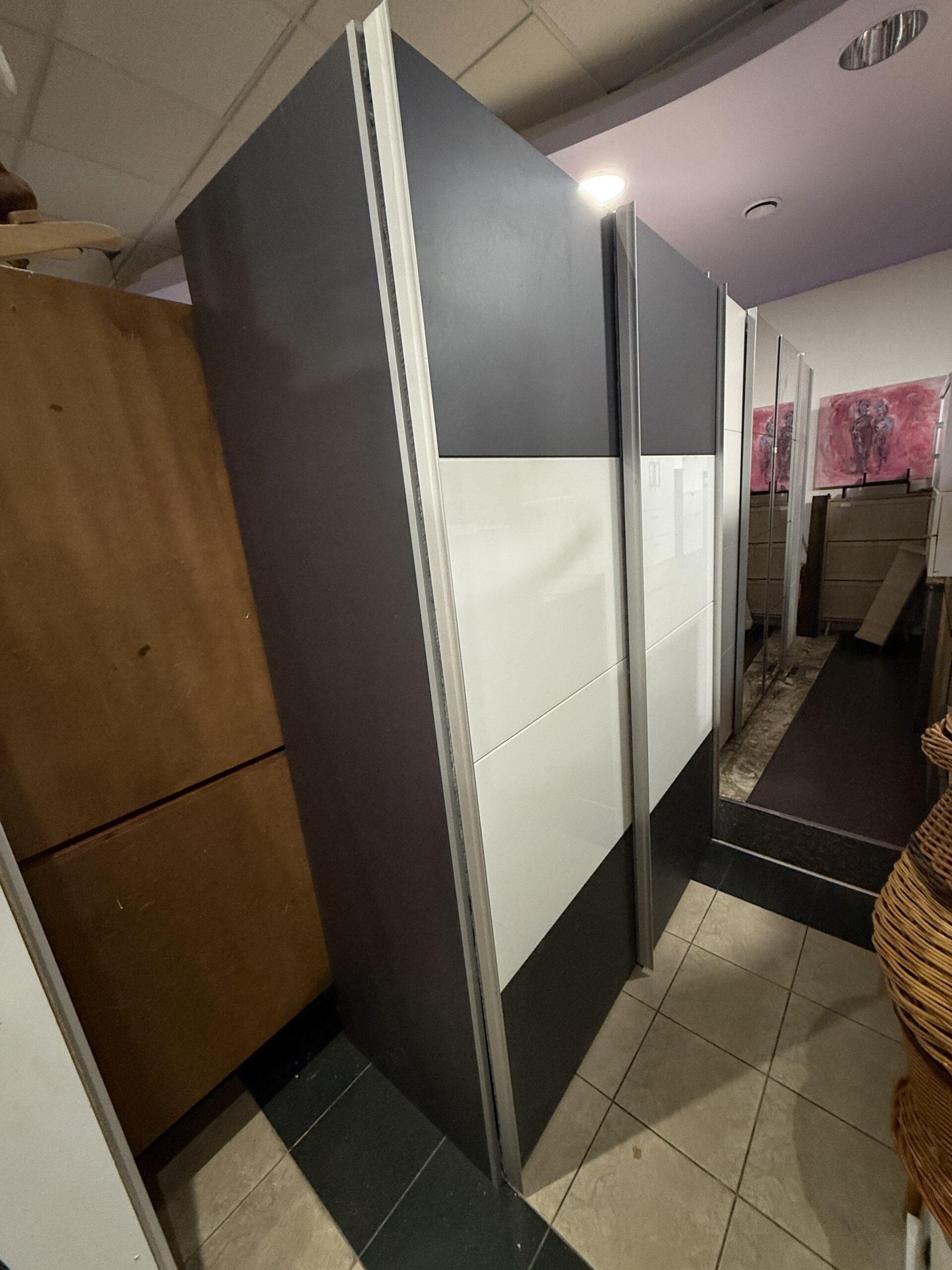 Skříň s posuvnými dveřmi 150 cm