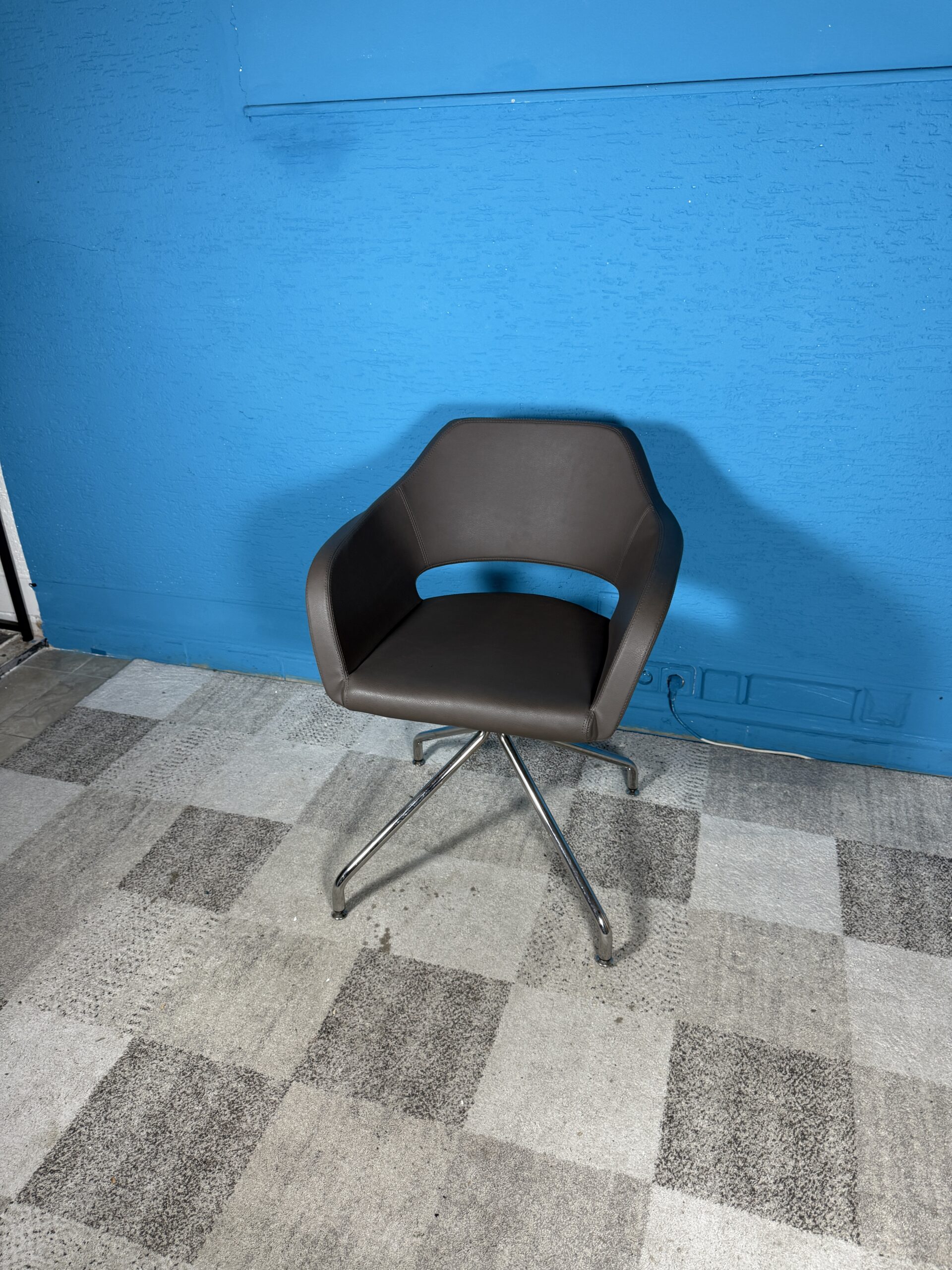 LD Seating čalouněné otočné křeslo Polo+ K-N4 2 ks - Obrázek 2