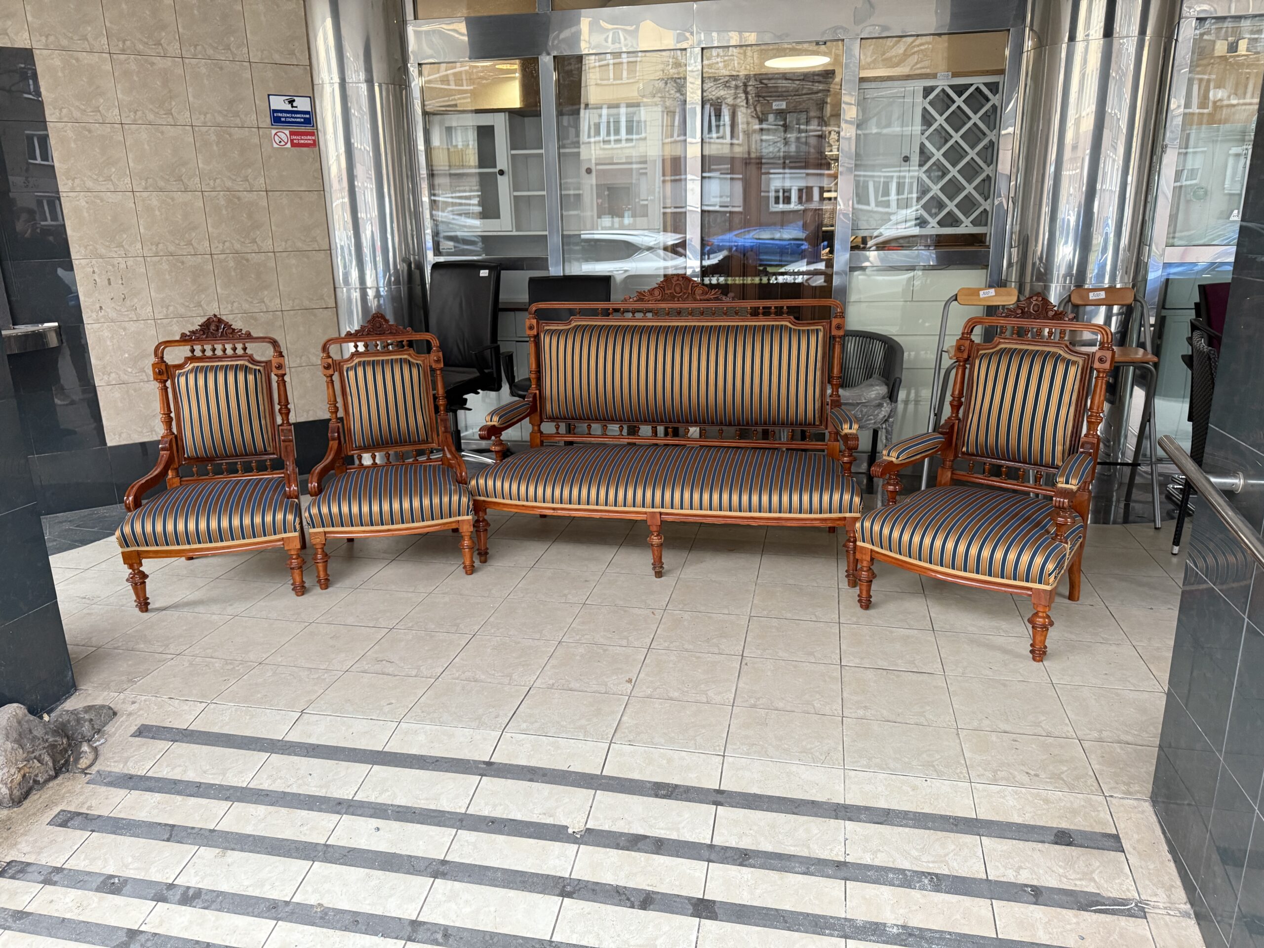 Luxusní sedací souprava sedačka + 3 křesla KOMPLET - Obrázek 2