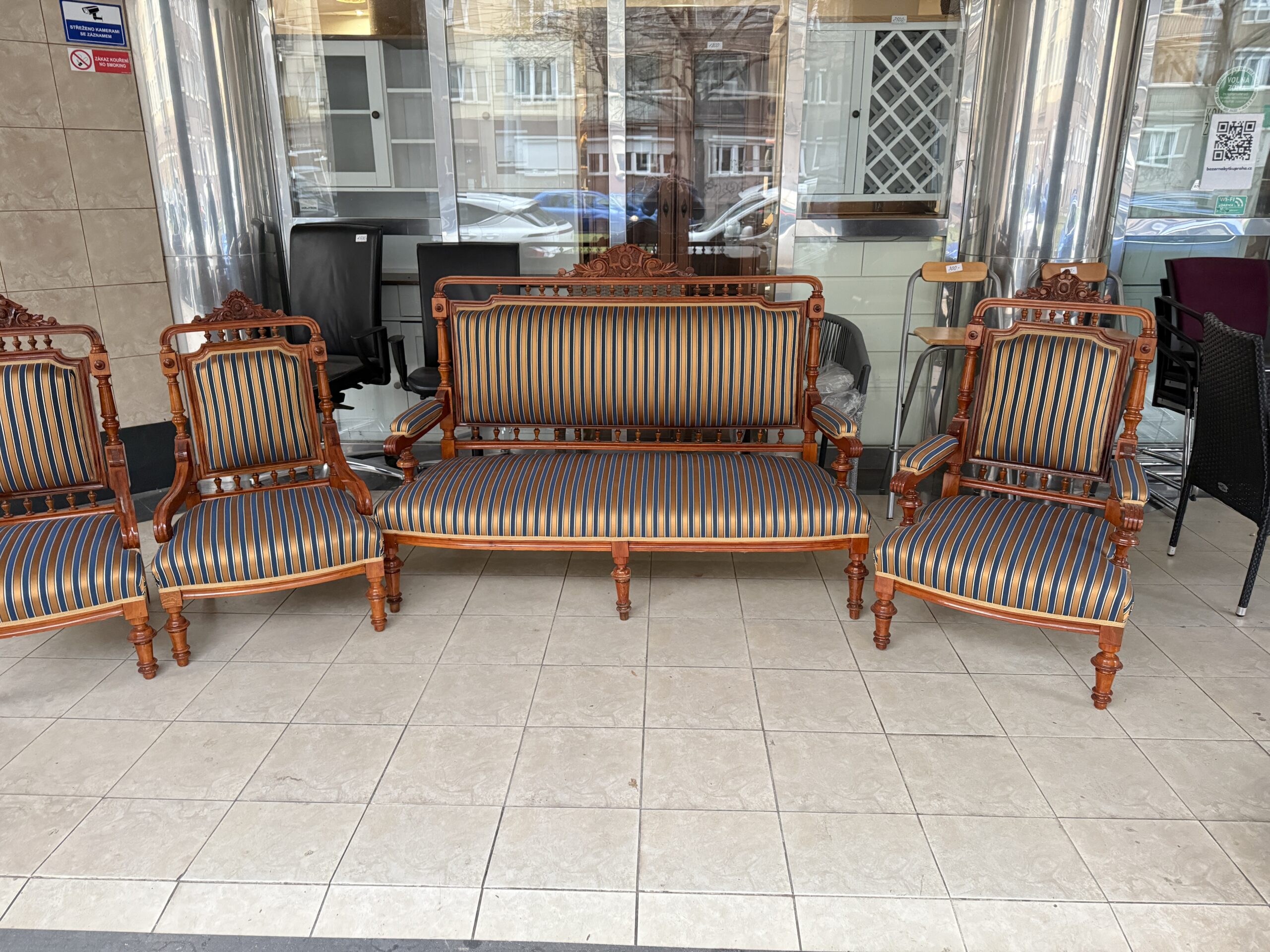 Luxusní sedací souprava sedačka + 3 křesla KOMPLET - Obrázek 3