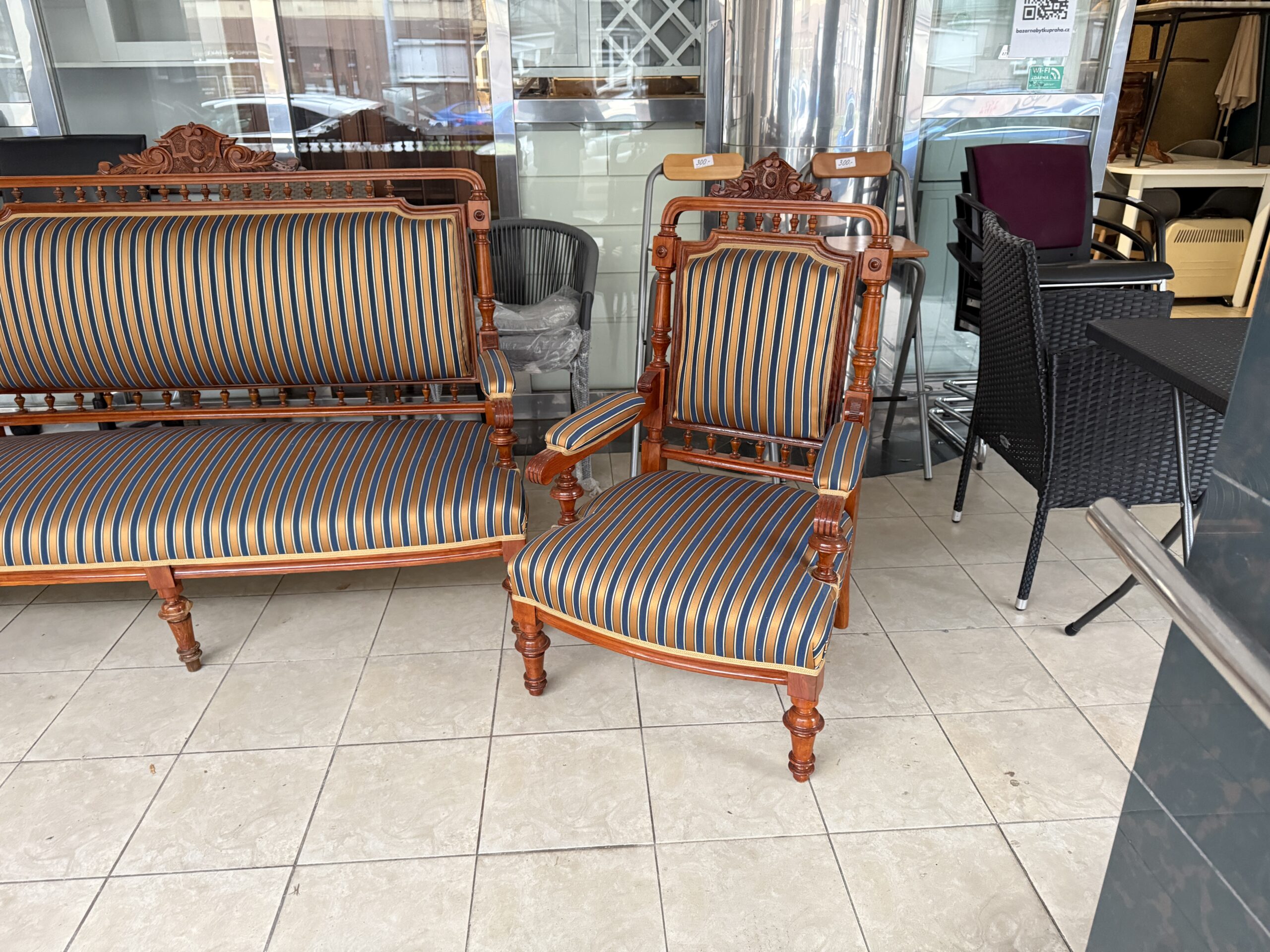 Luxusní sedací souprava sedačka + 3 křesla KOMPLET - Obrázek 4