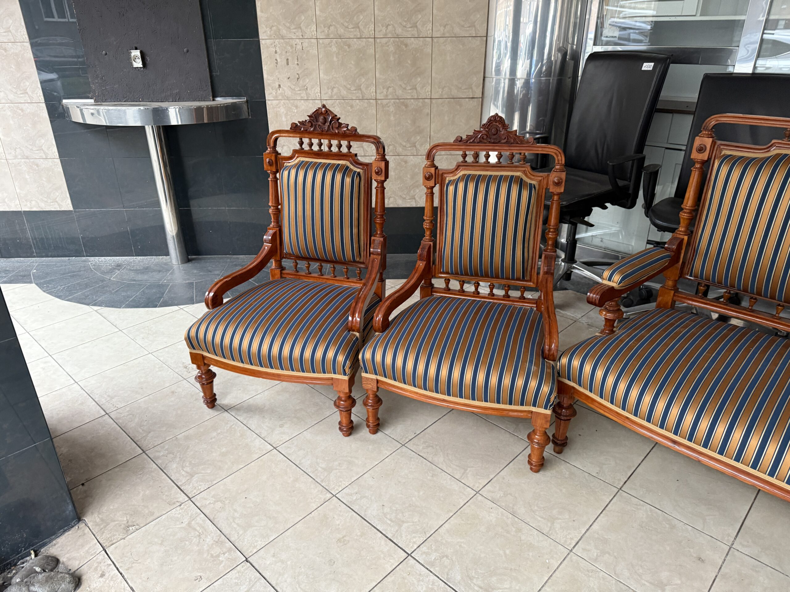 Luxusní sedací souprava sedačka + 3 křesla KOMPLET - Obrázek 6