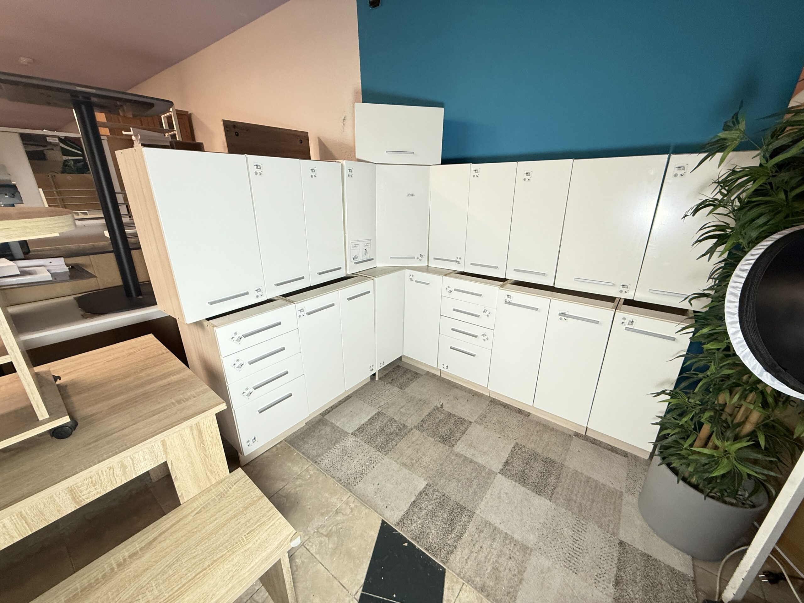 Rohová kuchyňská linka vysoký lesk NOVÁ 2. jakost - Obrázek 2