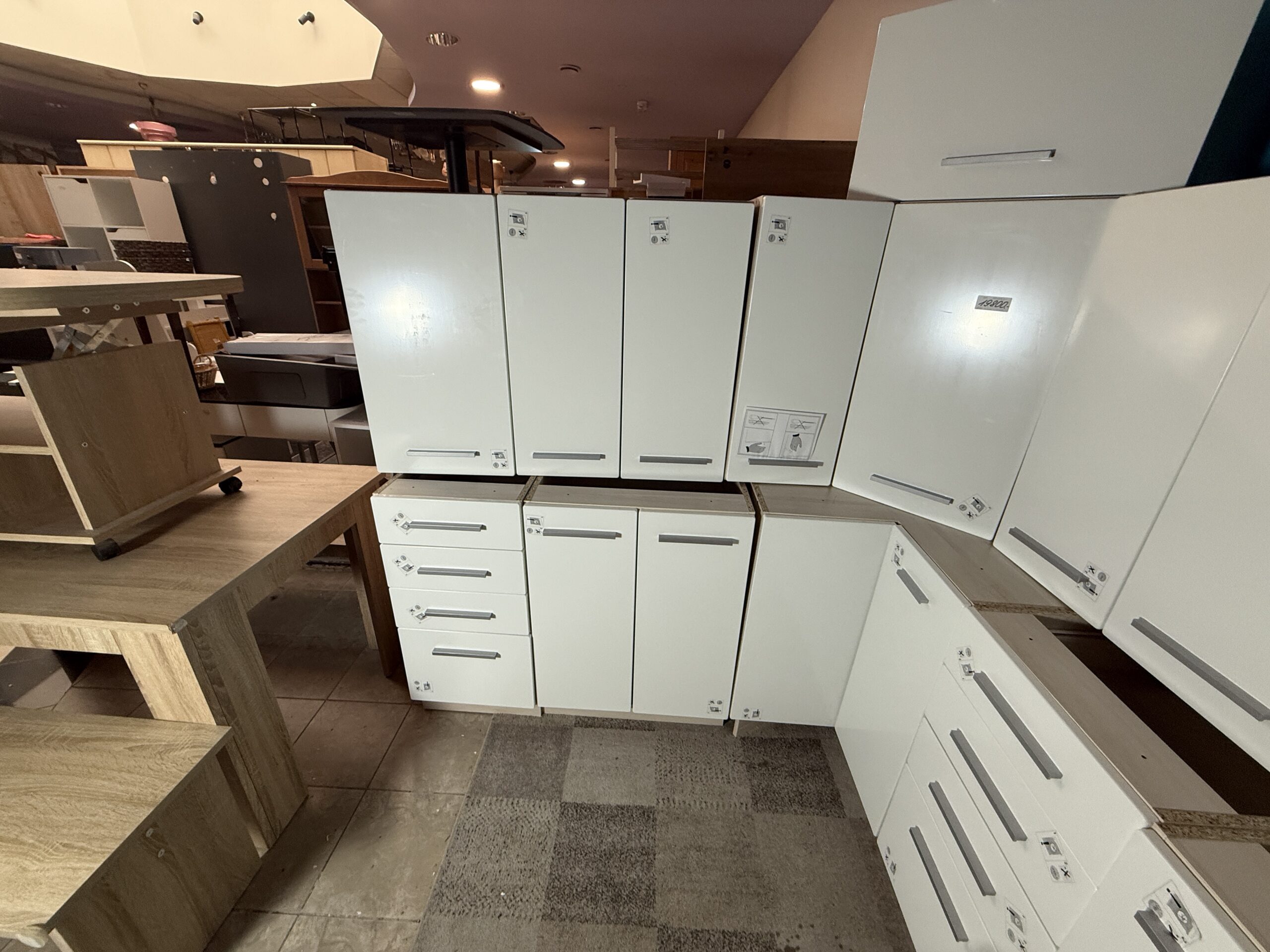 Rohová kuchyňská linka vysoký lesk NOVÁ 2. jakost - Obrázek 4