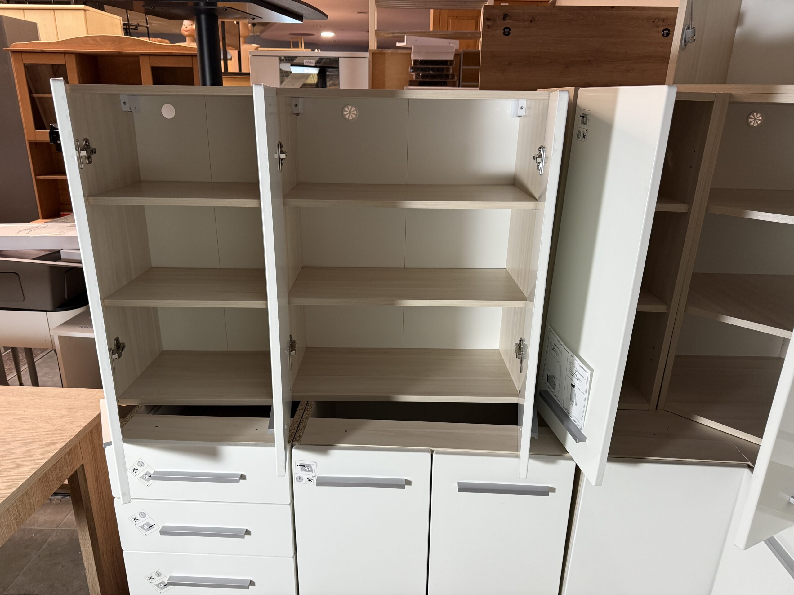 Rohová kuchyňská linka vysoký lesk NOVÁ 2. jakost - Obrázek 8