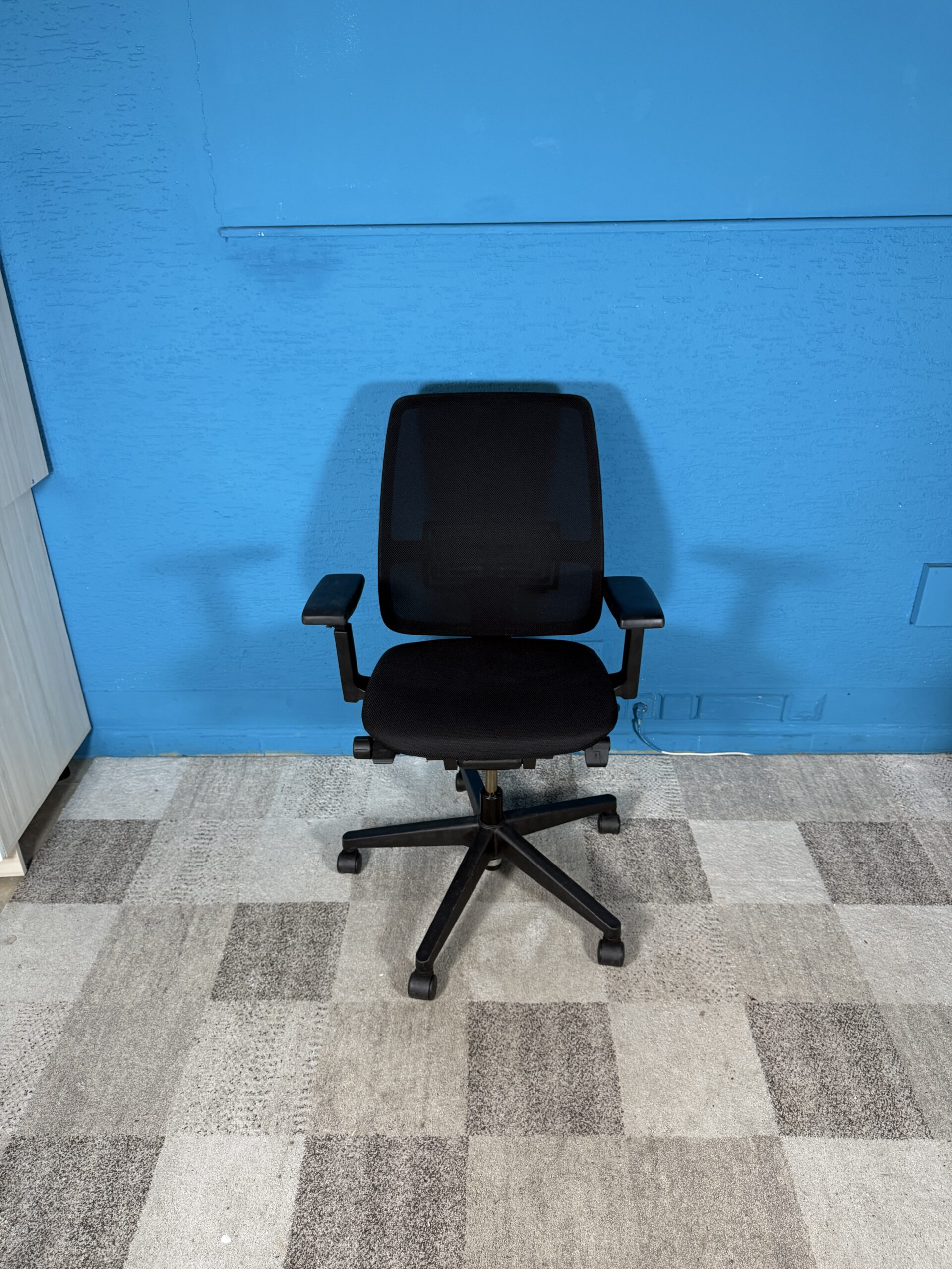 Kancelářská židle Haworth s područky VÍCE KUSŮ!