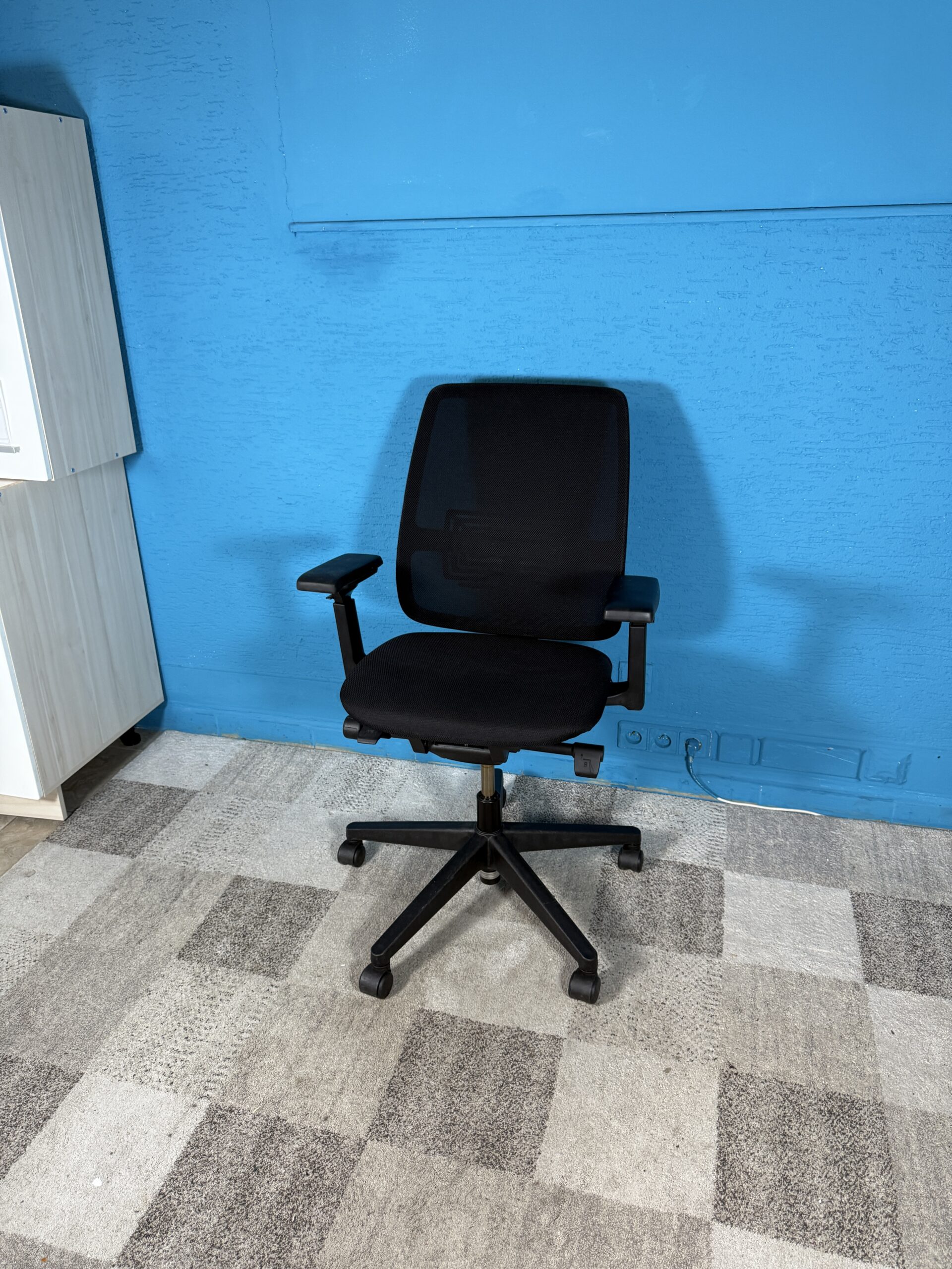 Kancelářská židle Haworth s područky VÍCE KUSŮ! - Obrázek 3