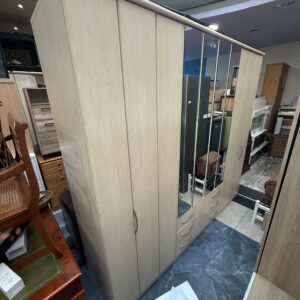 Šatní skříň s šuplíky 250 cm