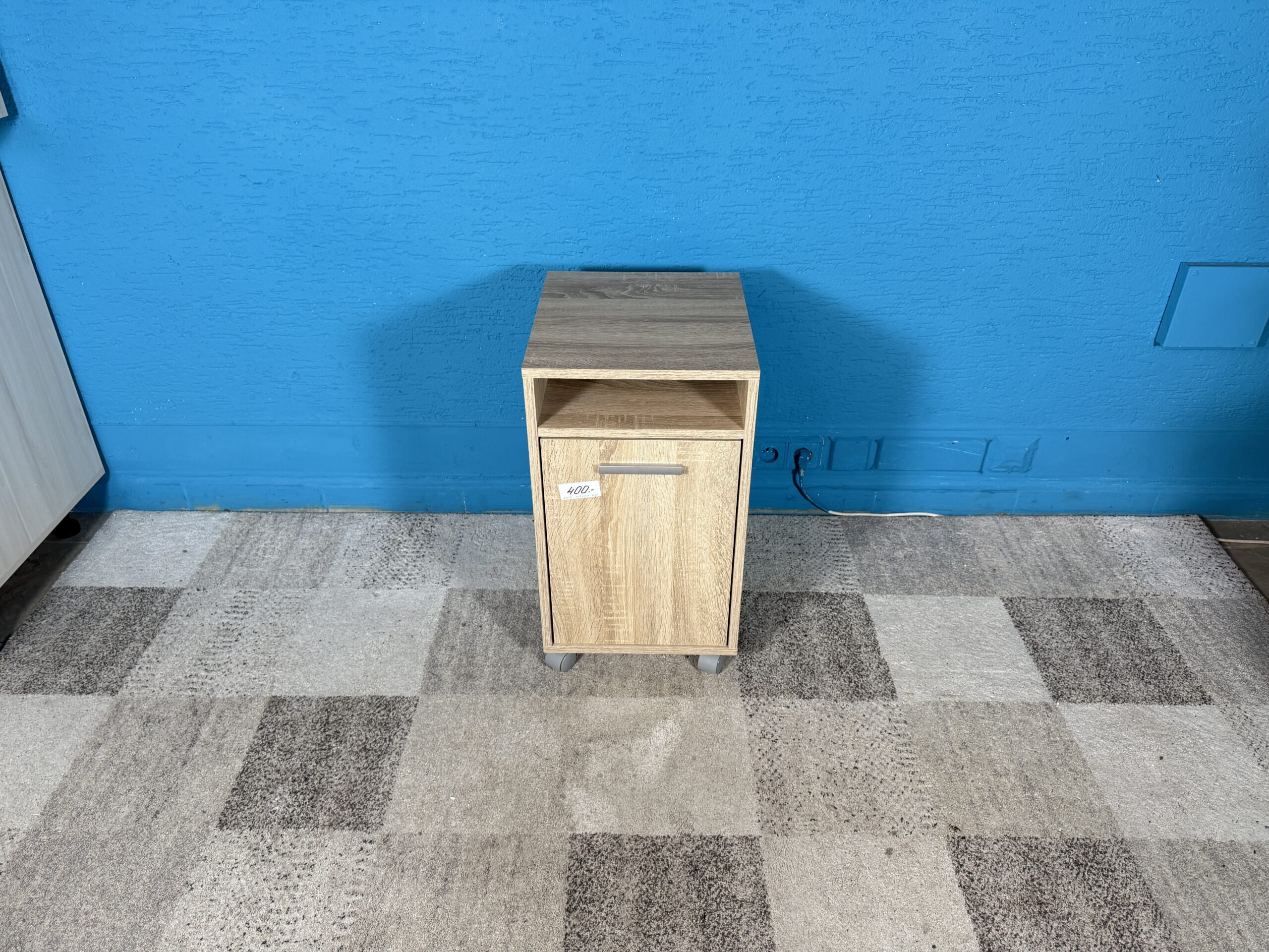 Noční stolek sonoma na kolečkách