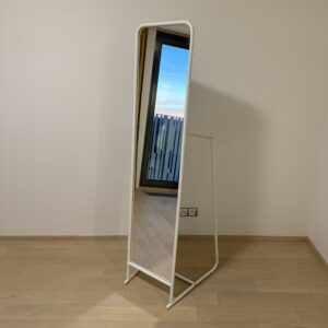 Stojací zrcadlo s věšáky