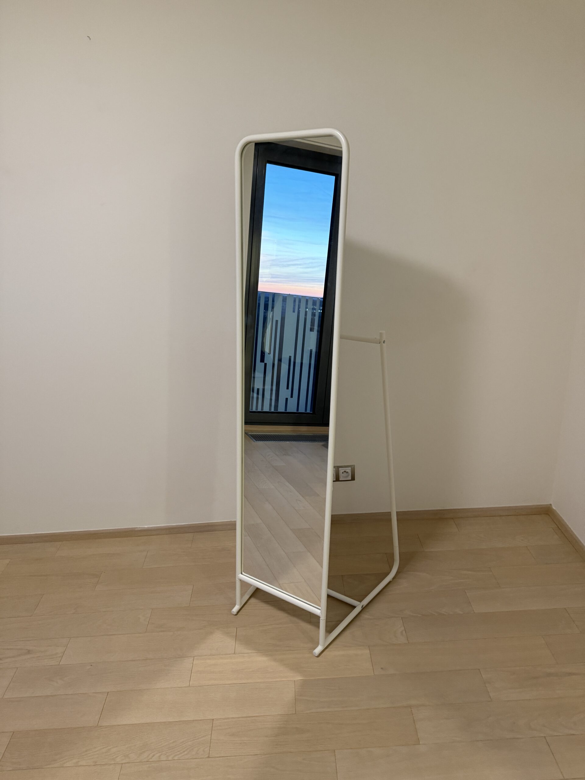 Stojací zrcadlo s věšáky - Obrázek 2