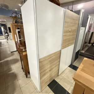 Šatní skříň bílá s posouvacími dveřmi