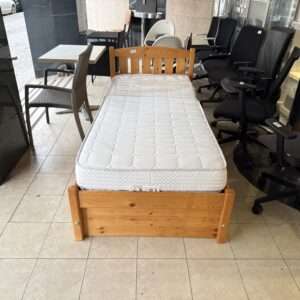 Postel bor. 90x200 s DORMEO matrací a úl. prostor.