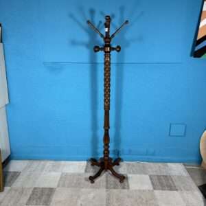 Stojací vintage vyřezávaný věšák