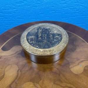 Dřevěná šperkovnice s motivem zámku