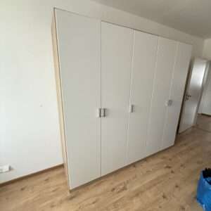 Šatní skříň 5 dveř. 225 cm