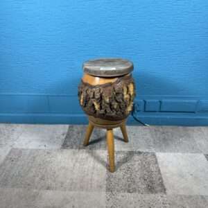 Dřevěný stolek / bar masiv