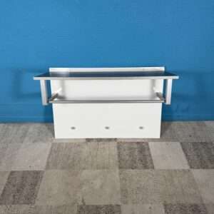 Závěsný věšák bílý beton NOVÝ 2. jakost