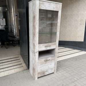 Vitrína vysoká beton