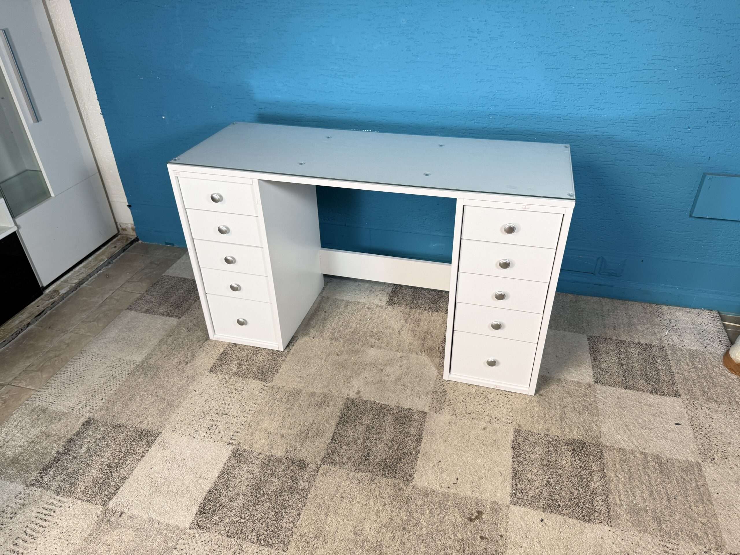 Toaletní stolek se skleněnou deskou NOVÝ 2. jakost - Obrázek 3