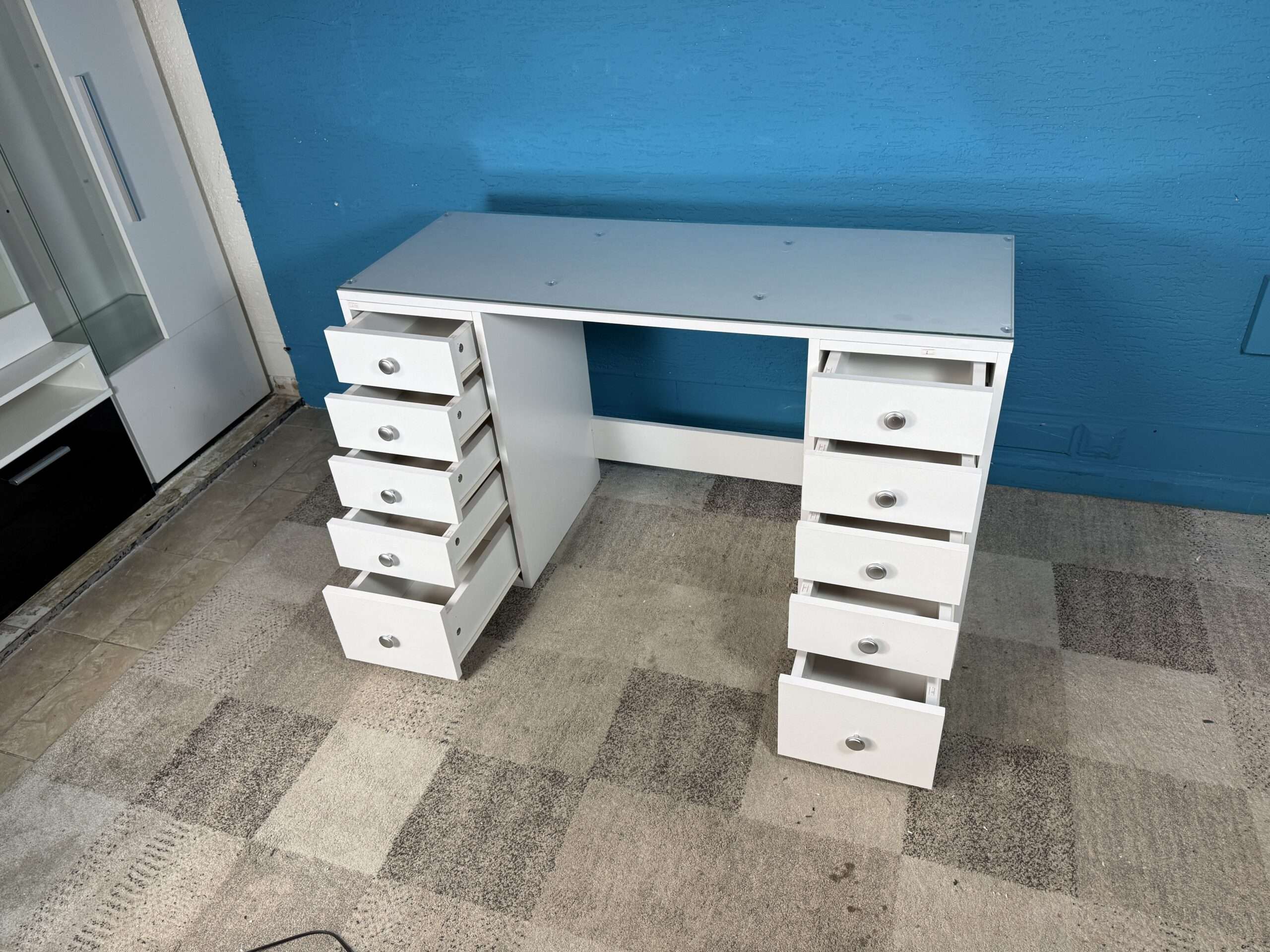 Toaletní stolek se skleněnou deskou NOVÝ 2. jakost - Obrázek 4